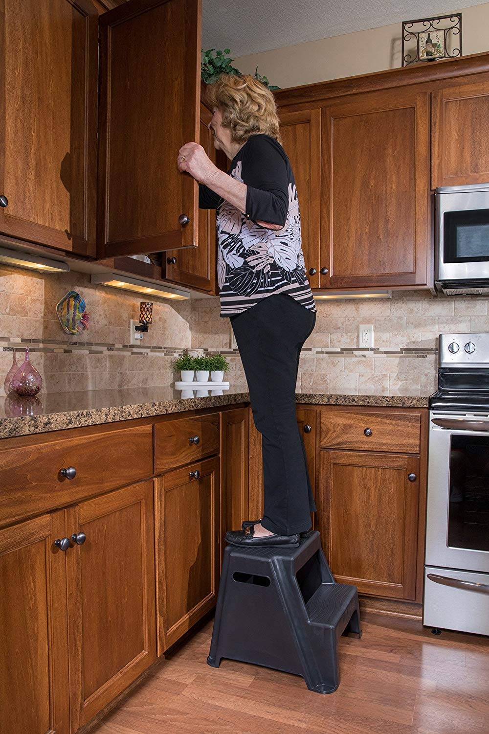 Rubbermaid 2-Step Molded Plastic Step Stool, Lightweight with Slip Resistant Treads and Non-Slip Feet, Black (Amazon Exclusive)