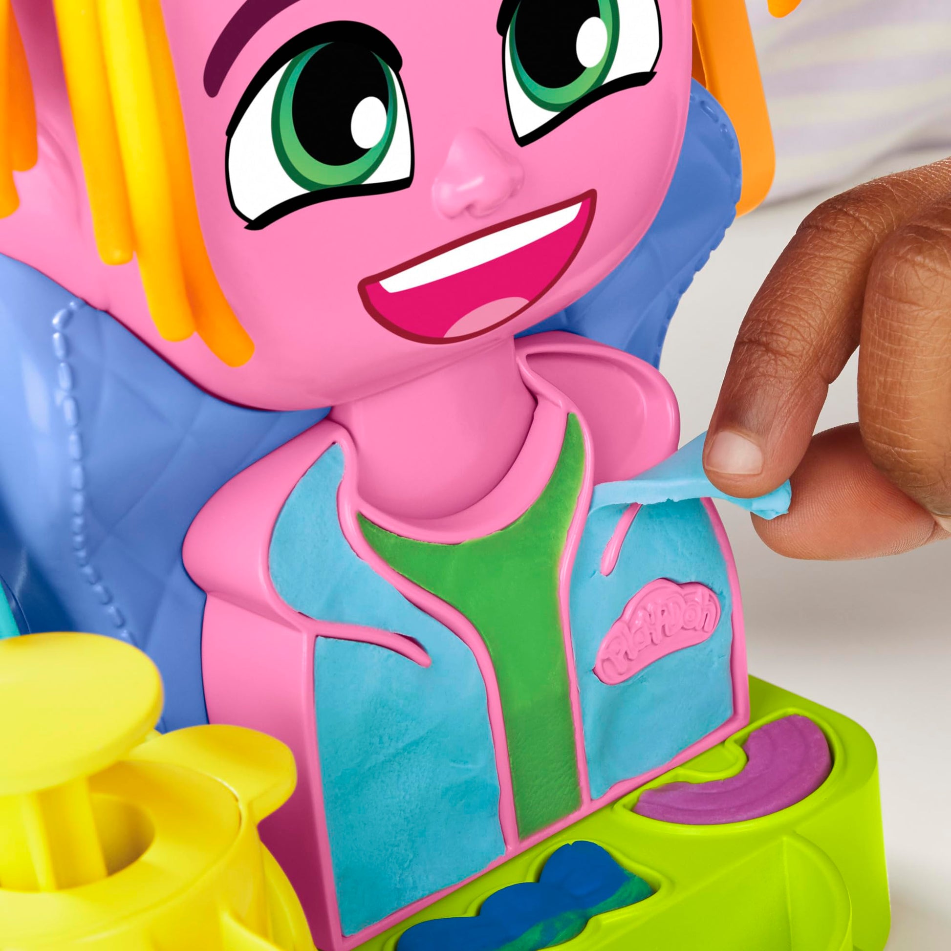 Play-Doh Hair Stylin' Salon Playset with 6 Cans, Pretend Play Toys for Girls and Boys Ages 3 and Up