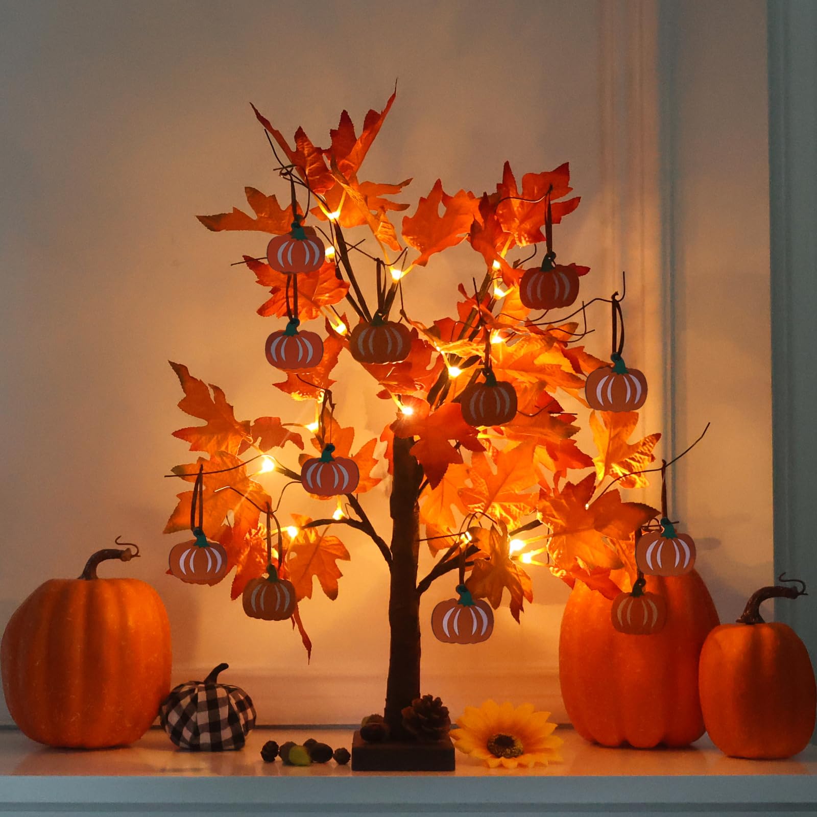 hogardeck Herbstdekorationen für Zuhause, Erntedankfest-Dekorationen, 60 cm hoher beleuchteter Ahornbaum mit 24 LEDs und 12 Kürbisornamenten aus Holz, batteriebetriebene künstliche Bäume mit Timer für die Herbsttischdekoration