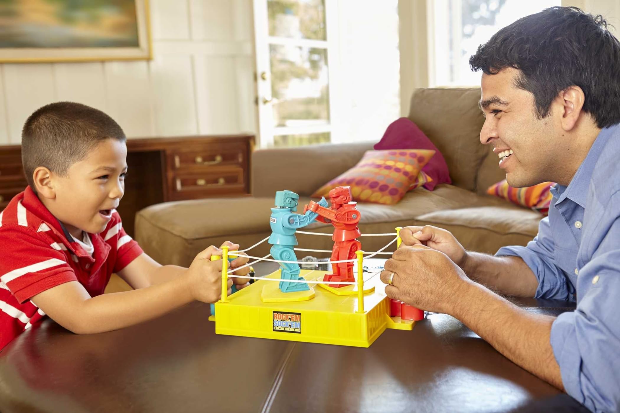 Mattel Games Rock 'Em Sock 'Em Robots Kids Game, Fighting Robots with Red Rocker & Blue Bomber, Knock His Block Off