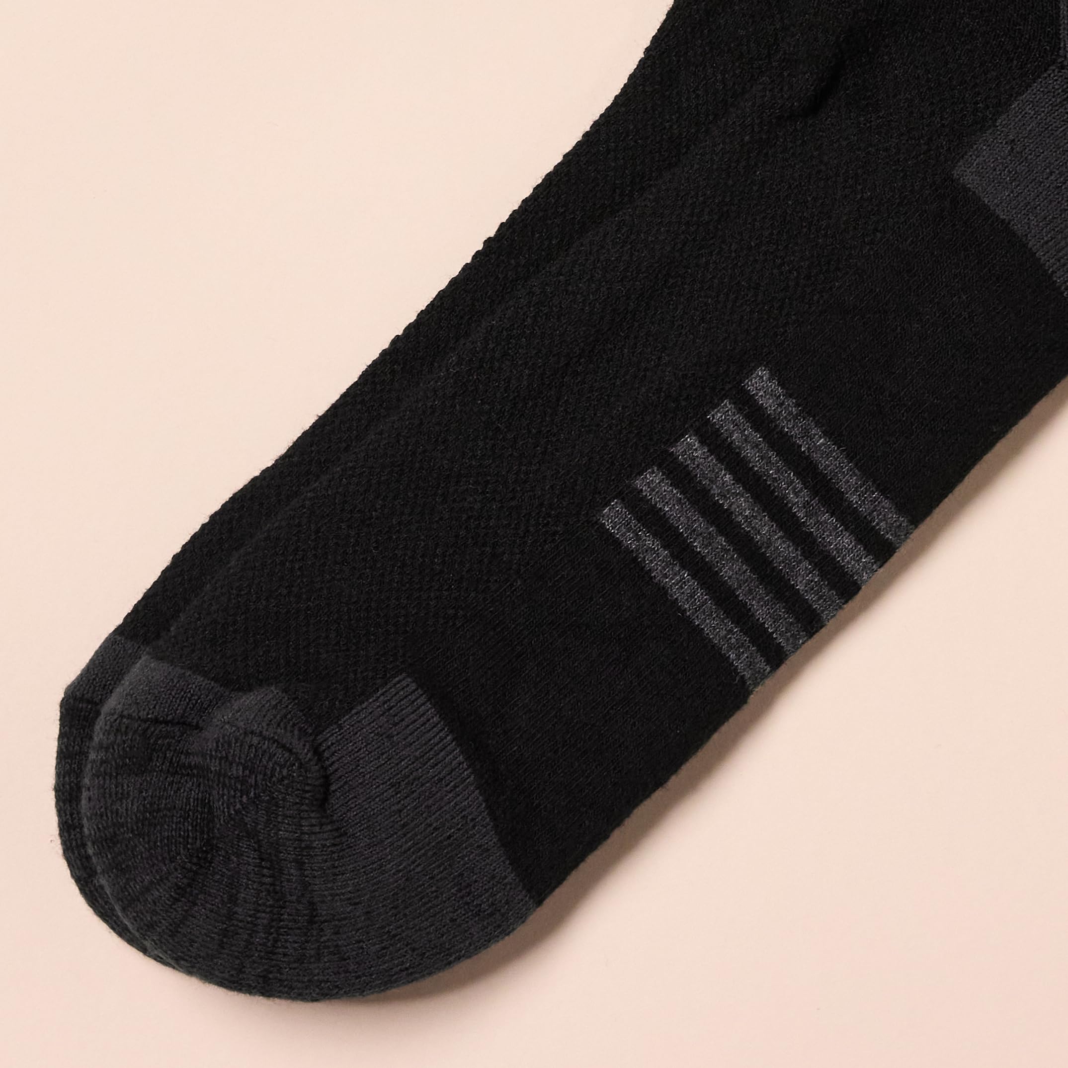 Amazon Essentials Men's Performance Cotton Moisture Control Socks, Athletic Crew, Breathable, 6 Pairs, Black, 8-12
